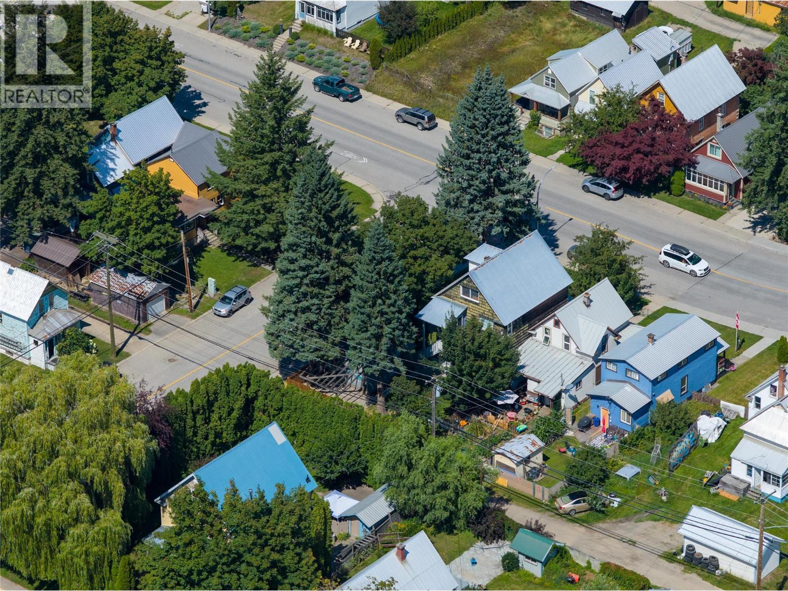 503 Third Street E, Revelstoke