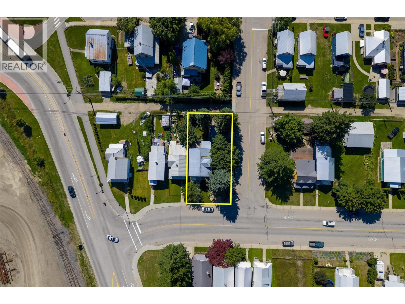 503 Third Street E, Revelstoke