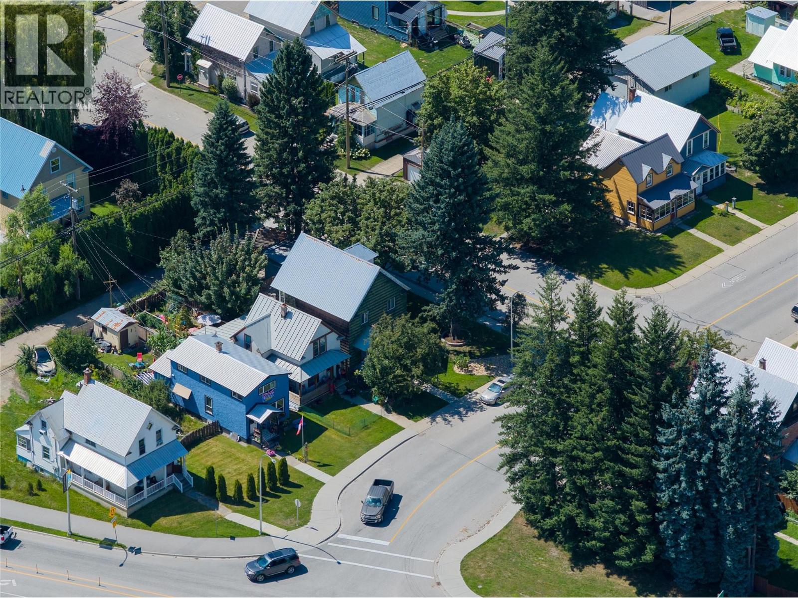 503 Third Street E, Revelstoke