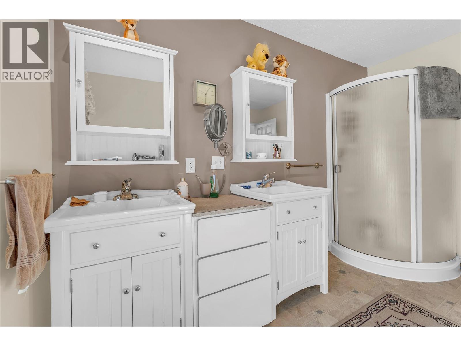 5615 Simpson Road, Summerland