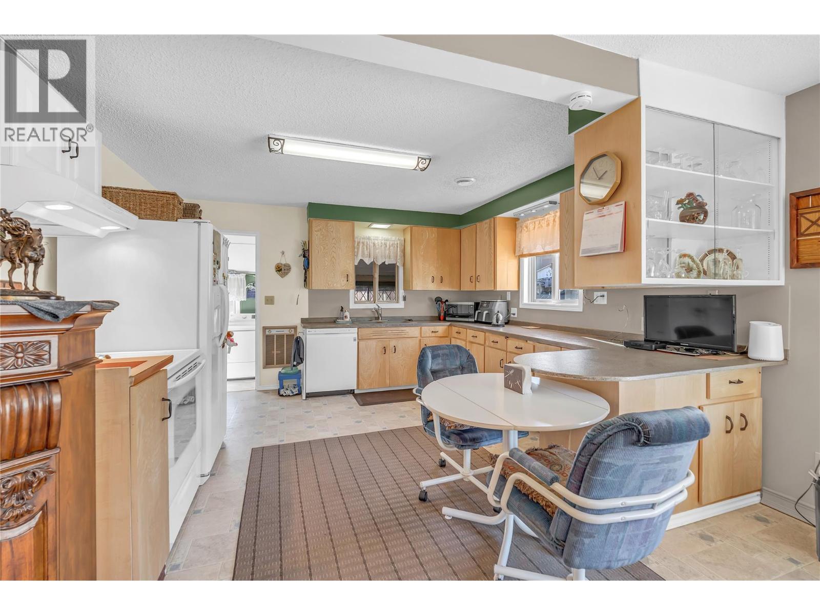 5615 Simpson Road, Summerland