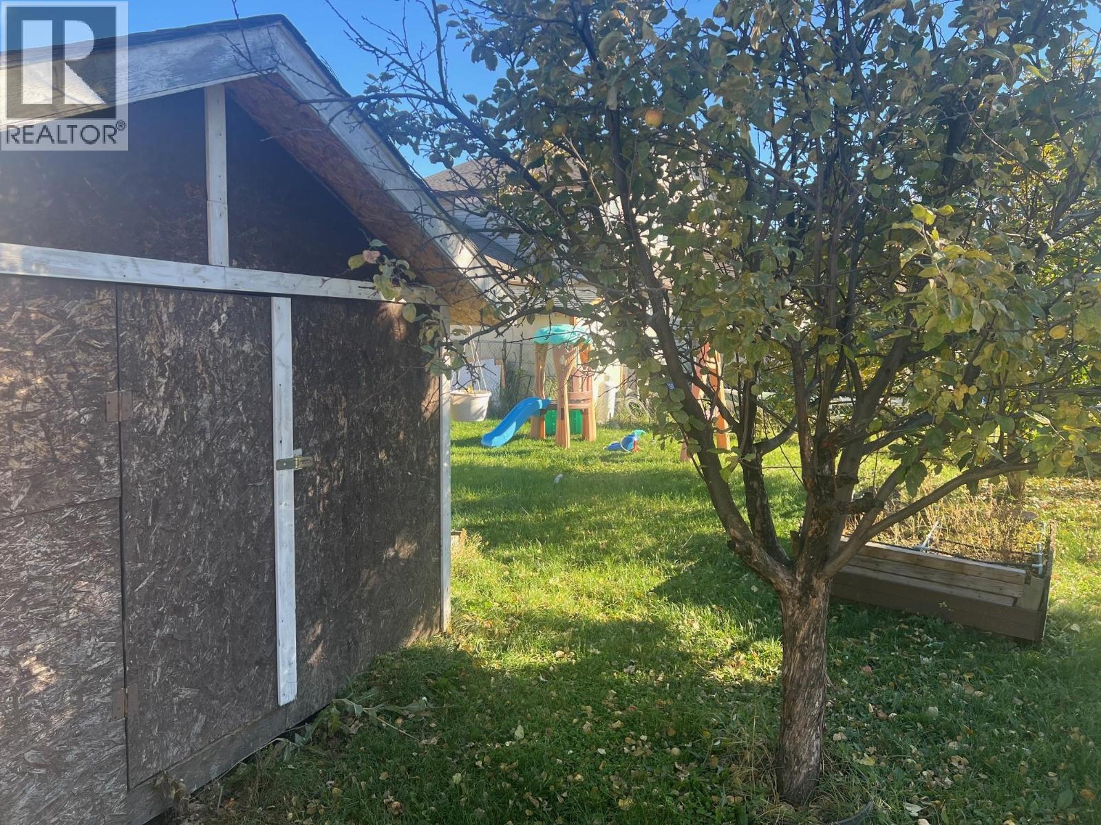 4809 51A Avenue - Photo 2 of 14, Chetwynd, British Columbia