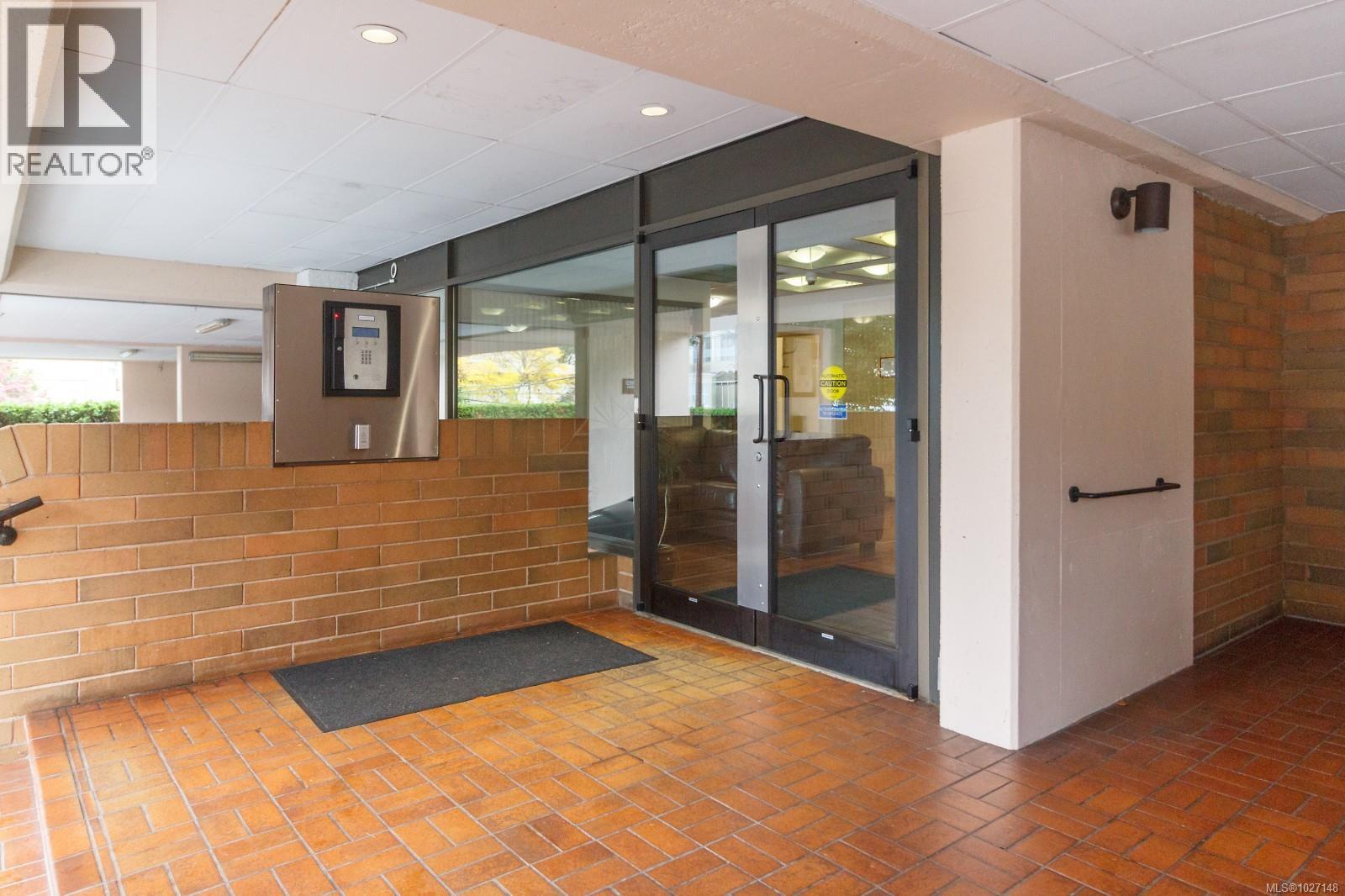 809 1630 Quadra Street, Victoria