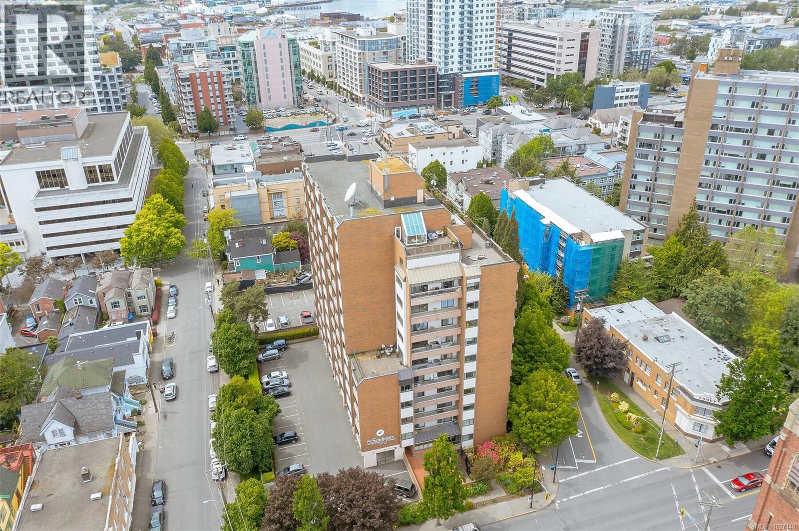 809 1630 Quadra Street, Victoria