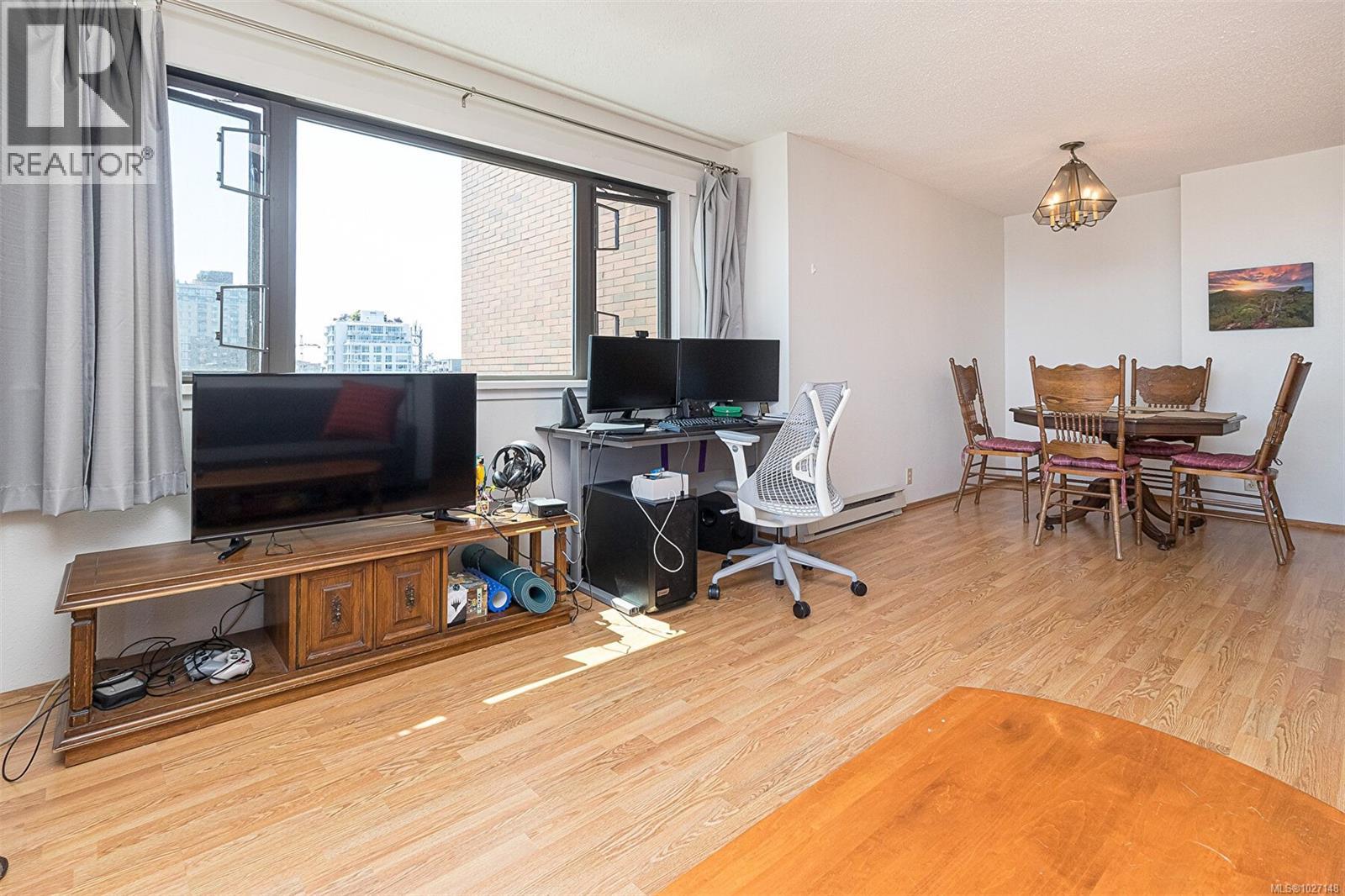 809 1630 Quadra Street, Victoria