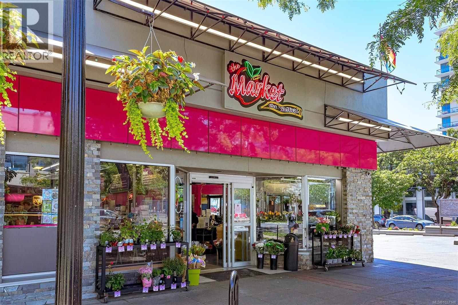 809 1630 Quadra Street, Victoria