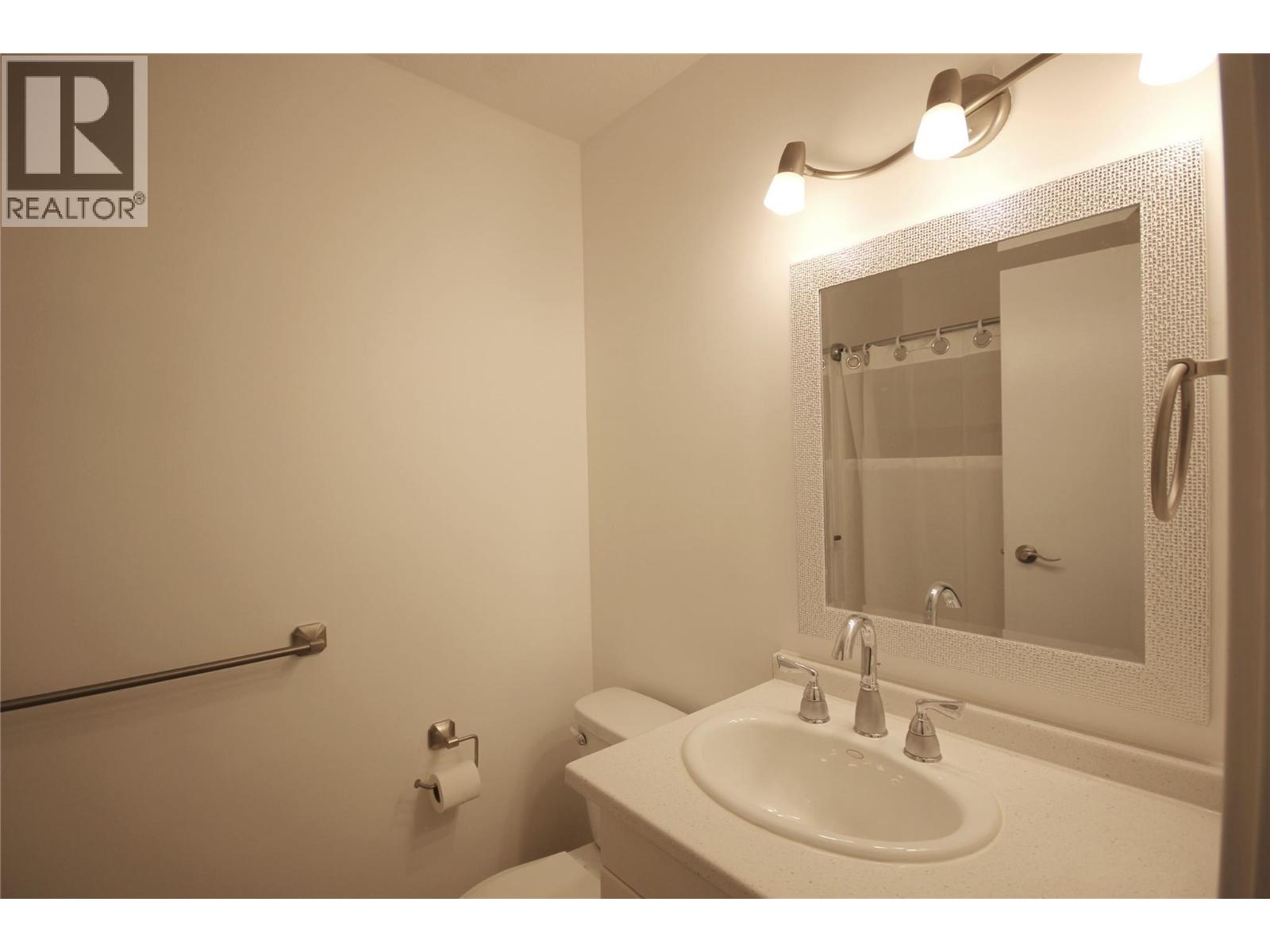 402 150 Skaha Place, Penticton