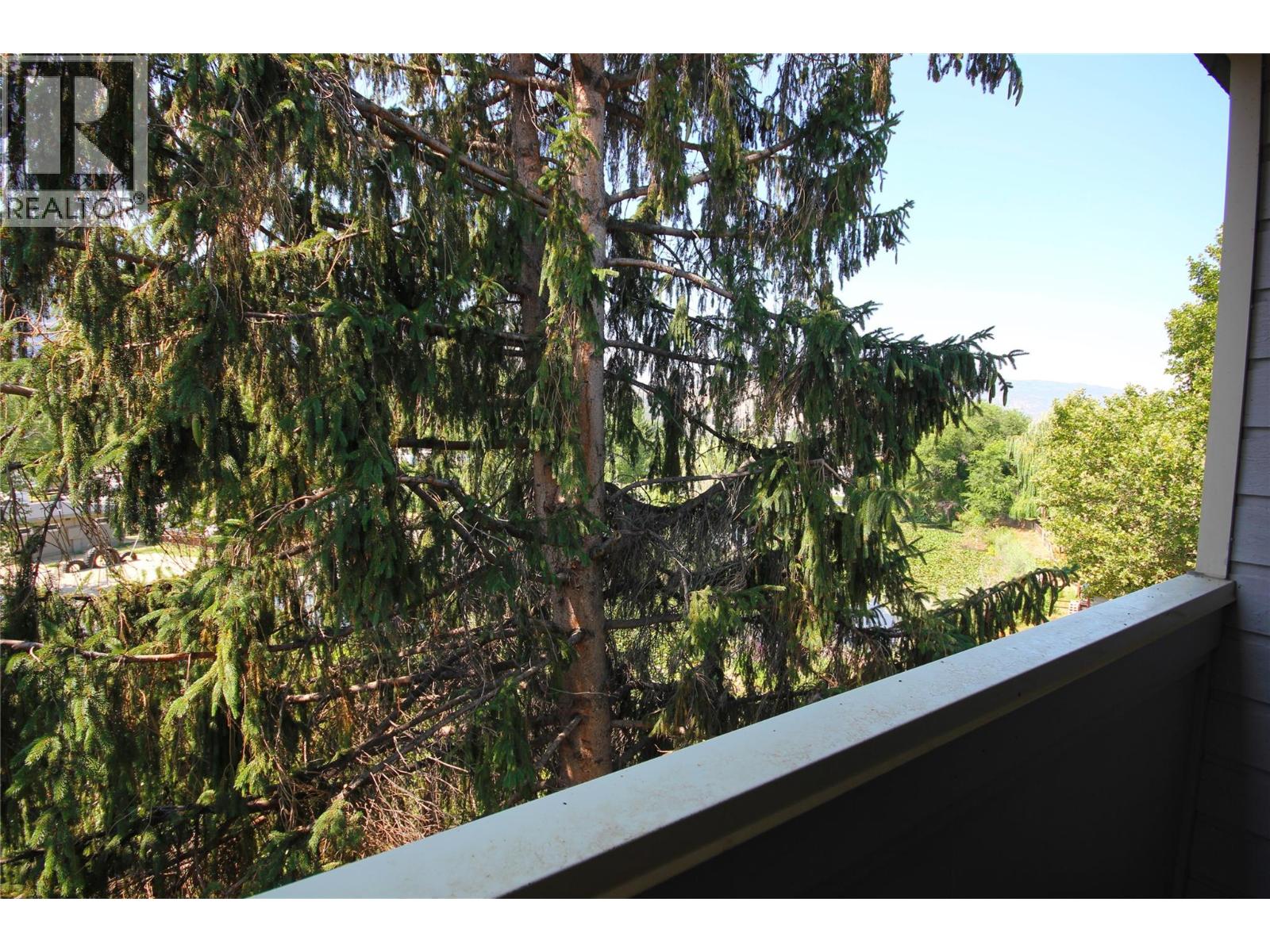 402 150 Skaha Place, Penticton