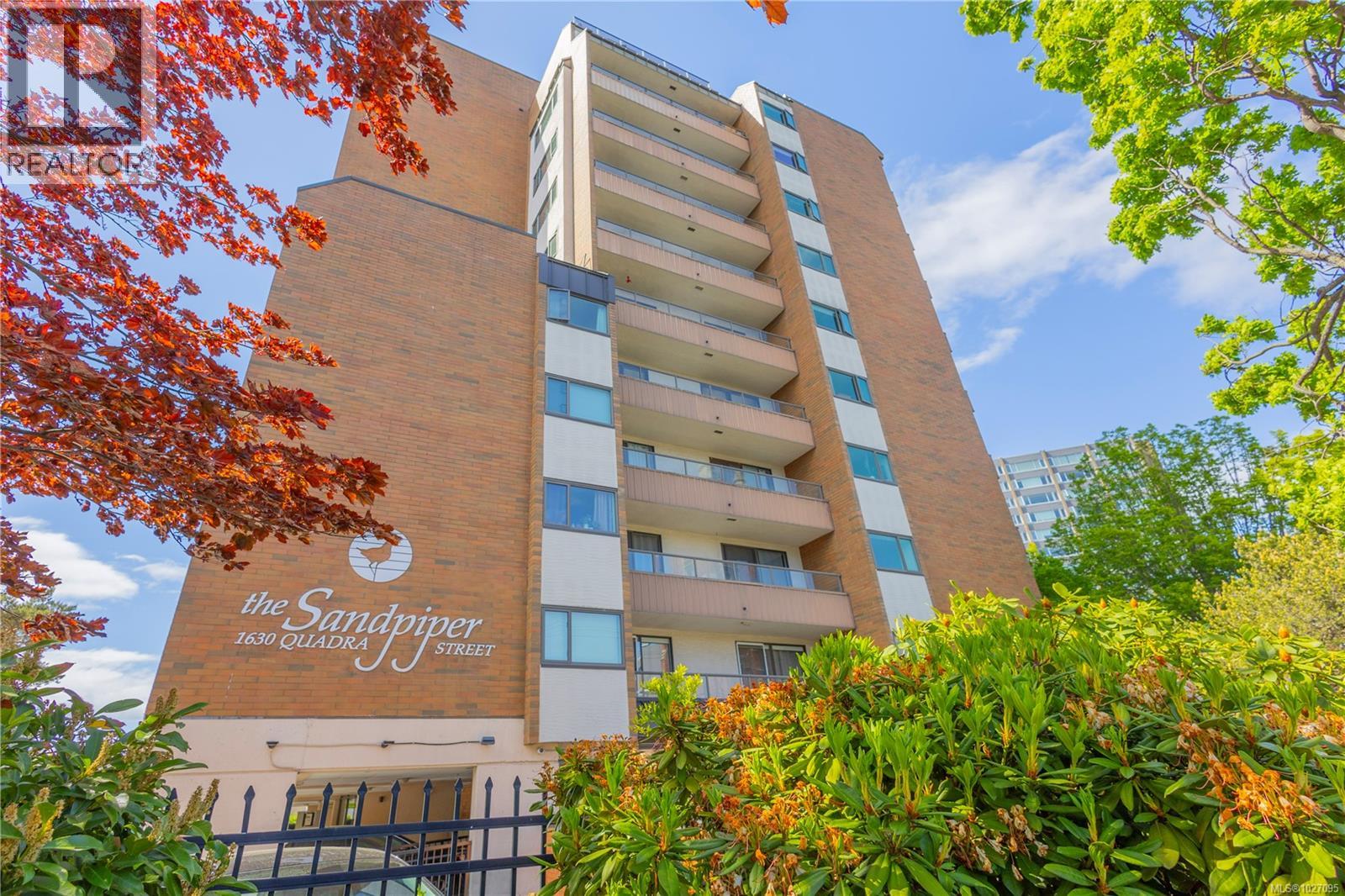 #1004 1630 Quadra St - 1
