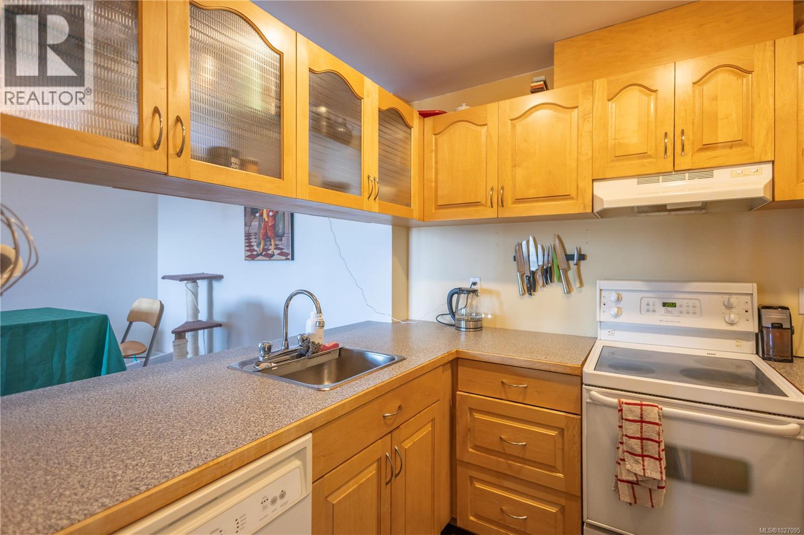 1004 1630 Quadra Street, Victoria