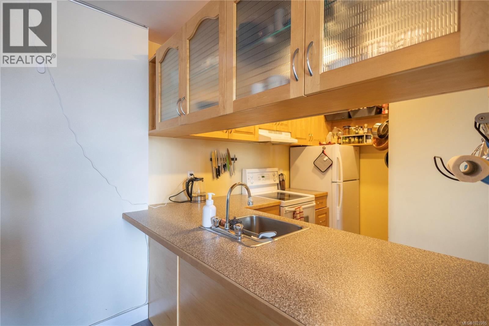 1004 1630 Quadra Street, Victoria