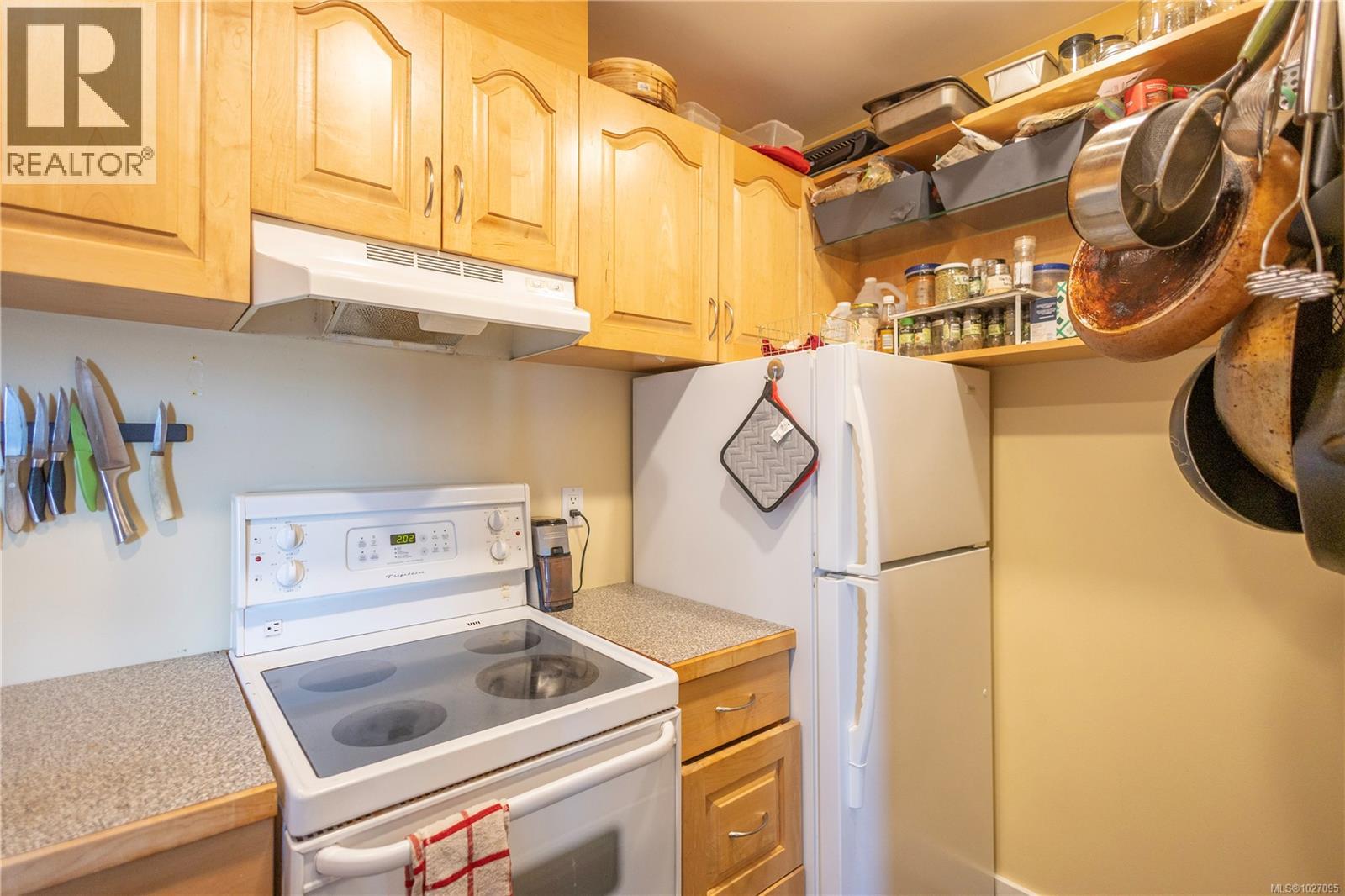 #1004 1630 Quadra St - 12