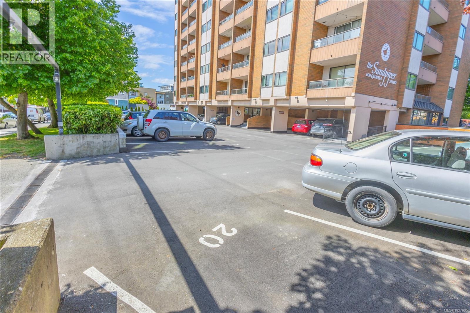 #1004 1630 Quadra St - 21