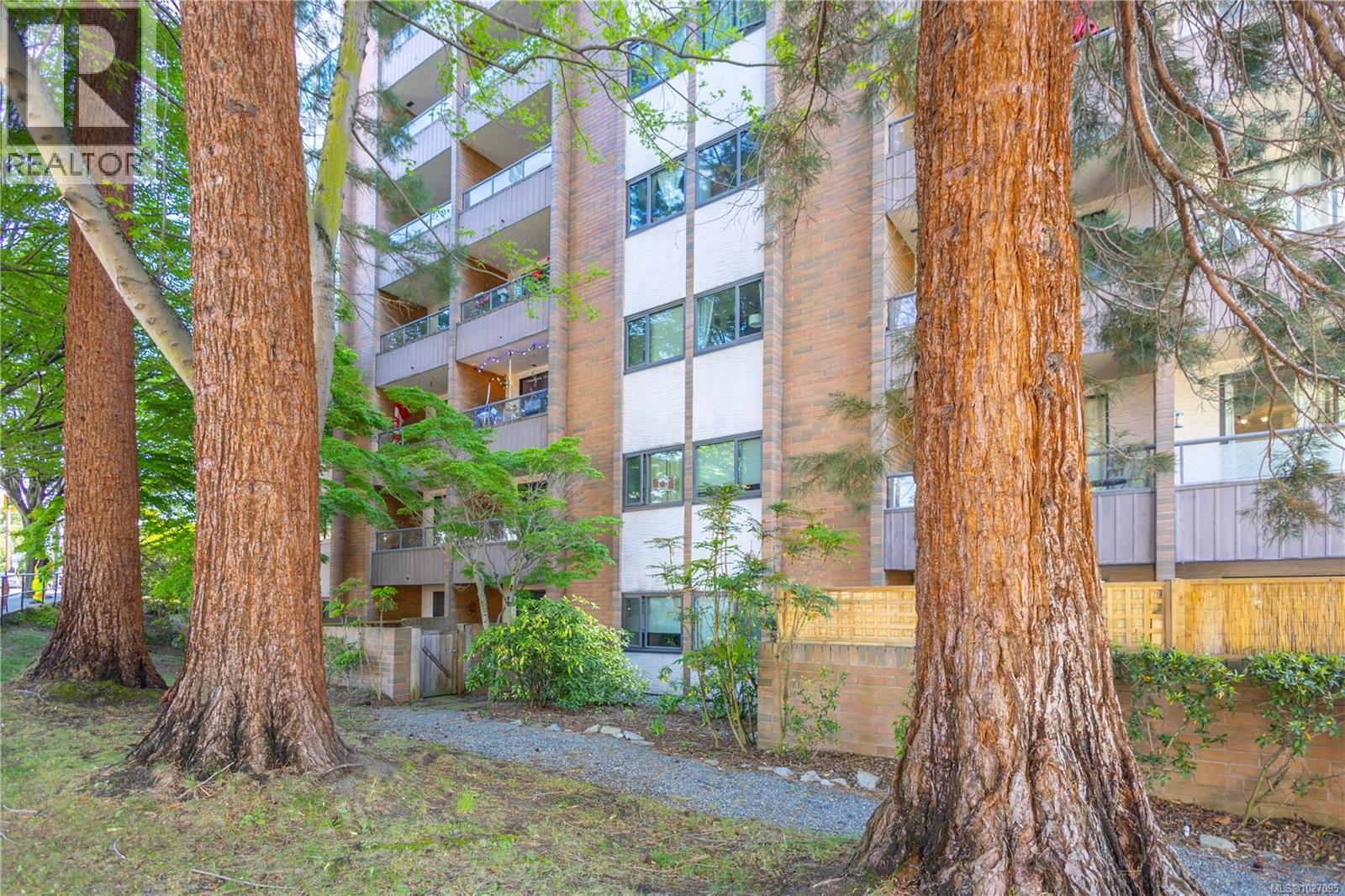 1004 1630 Quadra Street, Victoria