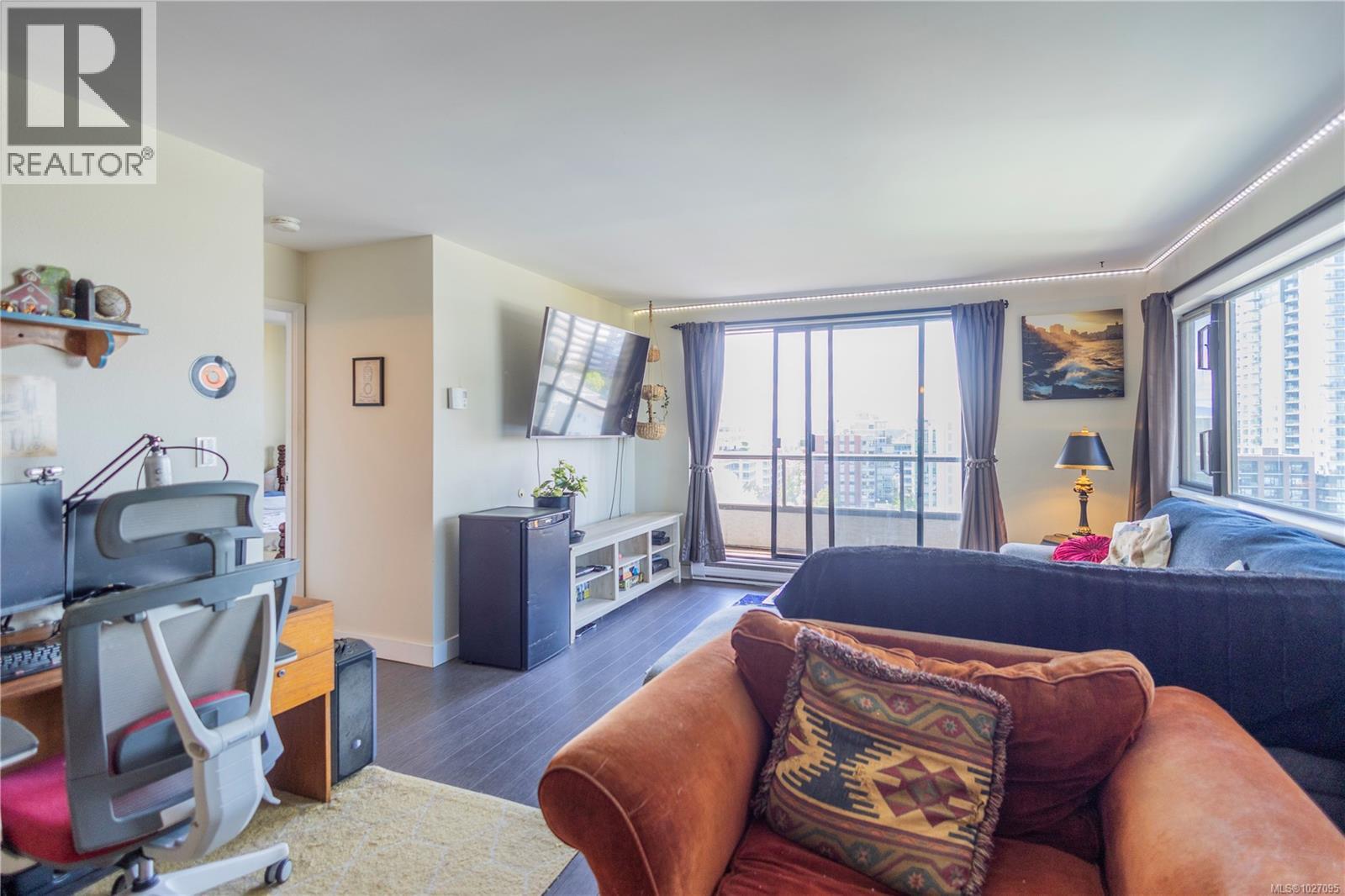 #1004 1630 Quadra St - 4