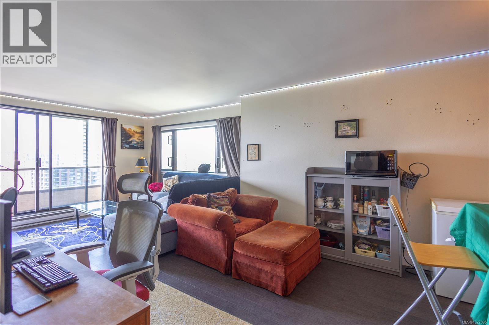 #1004 1630 Quadra St - 6