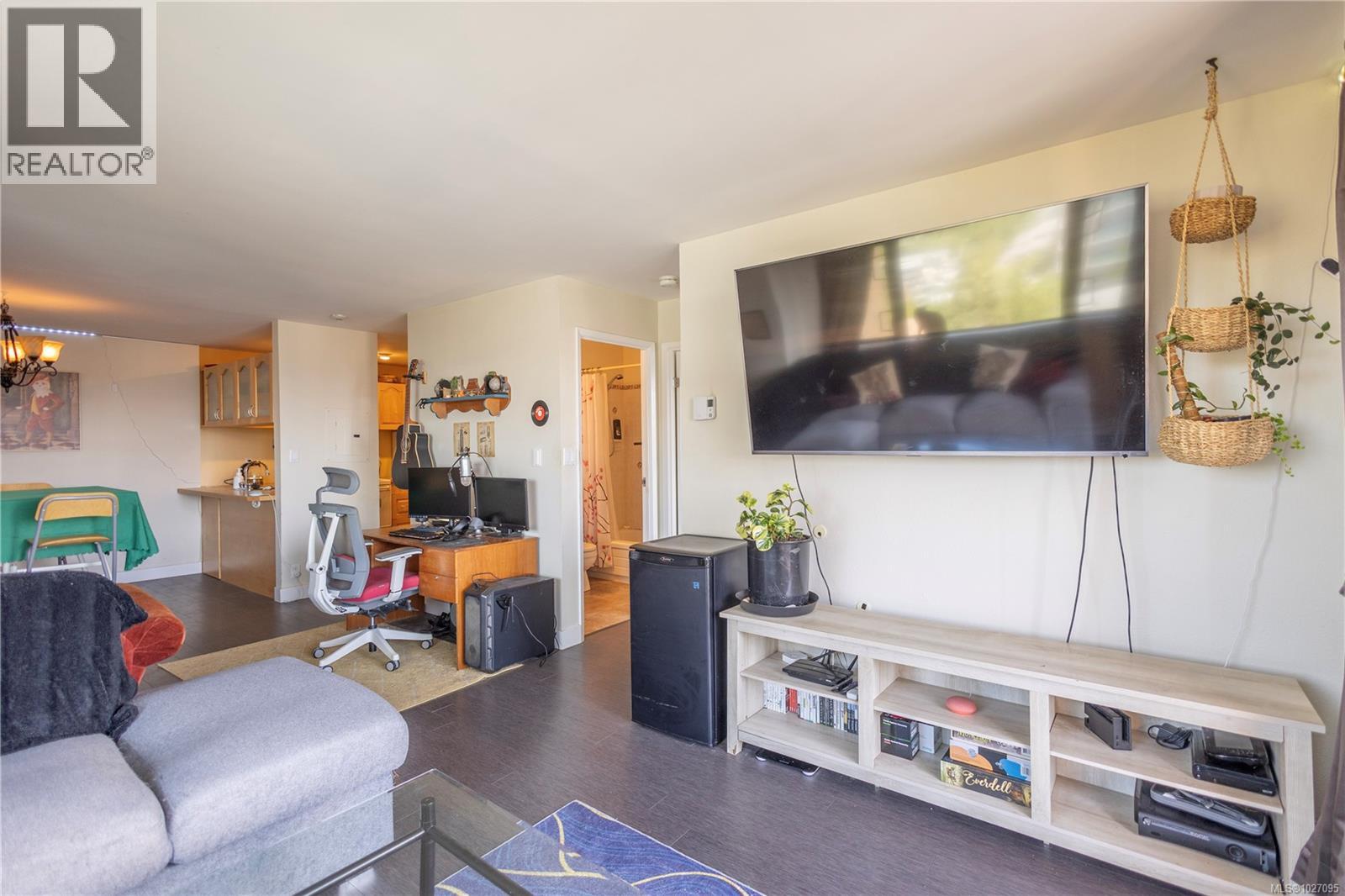 #1004 1630 Quadra St - 7