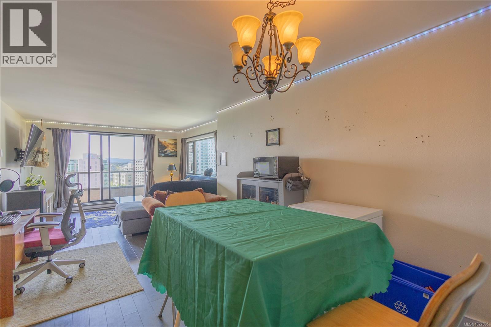 1004 1630 Quadra Street, Victoria