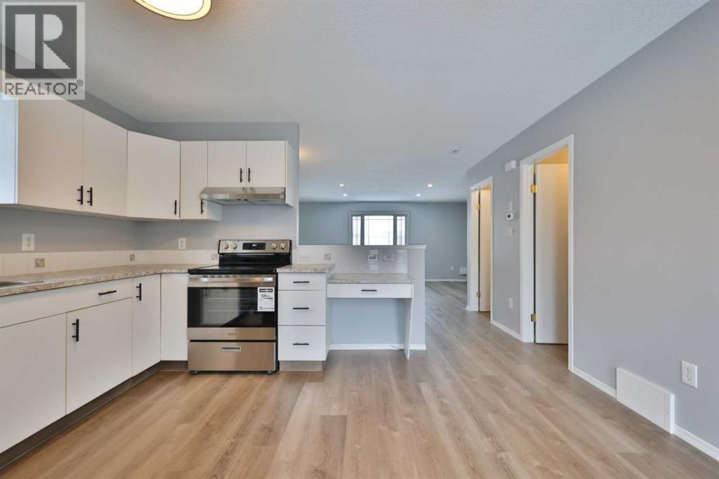 2123B 20A Avenue - Photo 5 of 26, Coaldale, Alberta