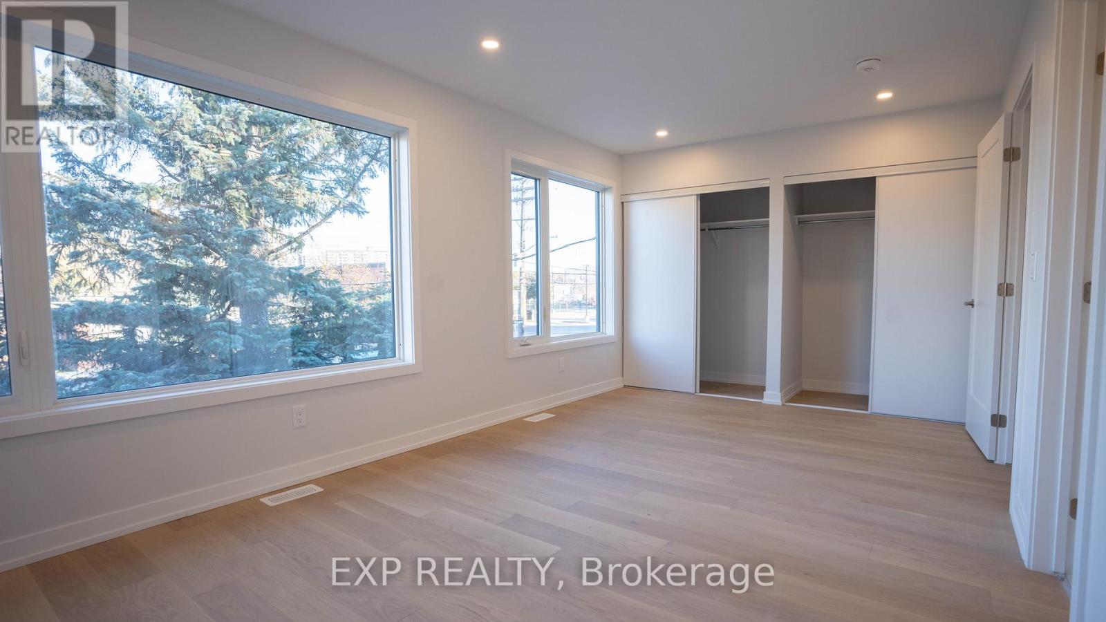 236 WOODROFFE AVENUE N - 11
