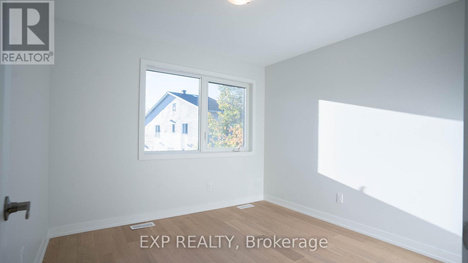 236 WOODROFFE AVENUE N - 14