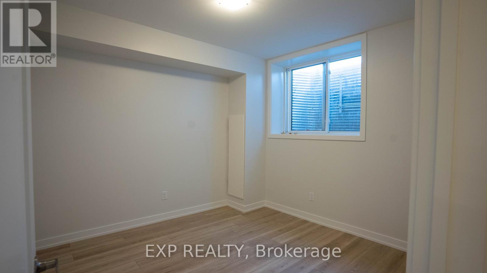 236 WOODROFFE AVENUE N - 18
