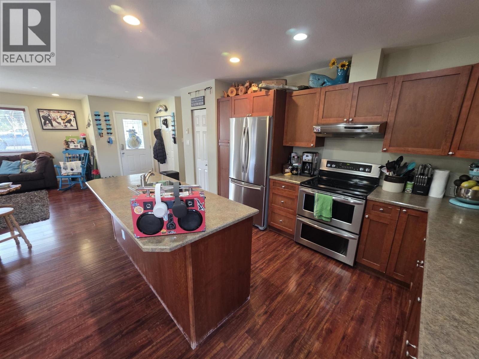 3727 DOBBIE Street, Terrace