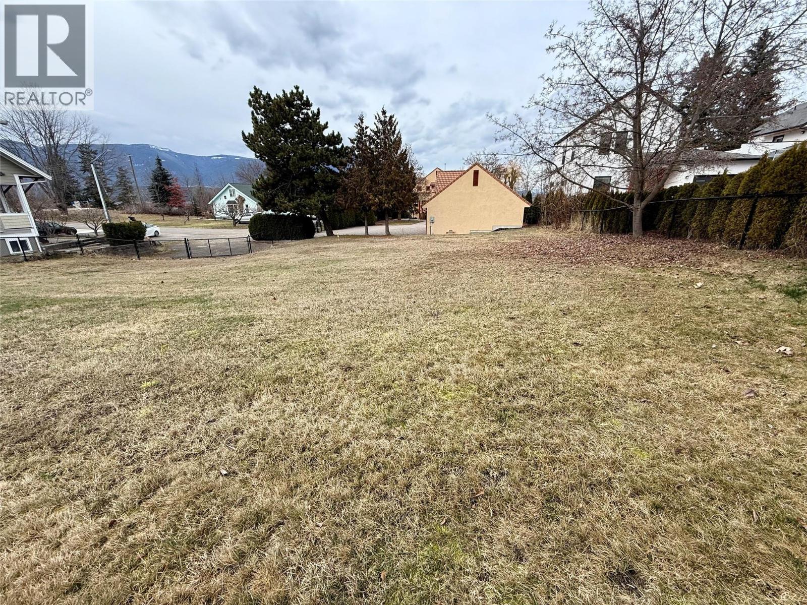  1080 9 Avenue Northeast, Salmon Arm