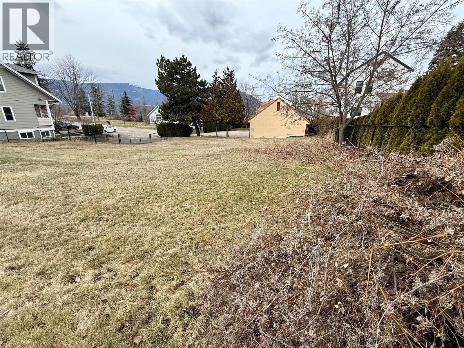  1080 9 Avenue Northeast, Salmon Arm