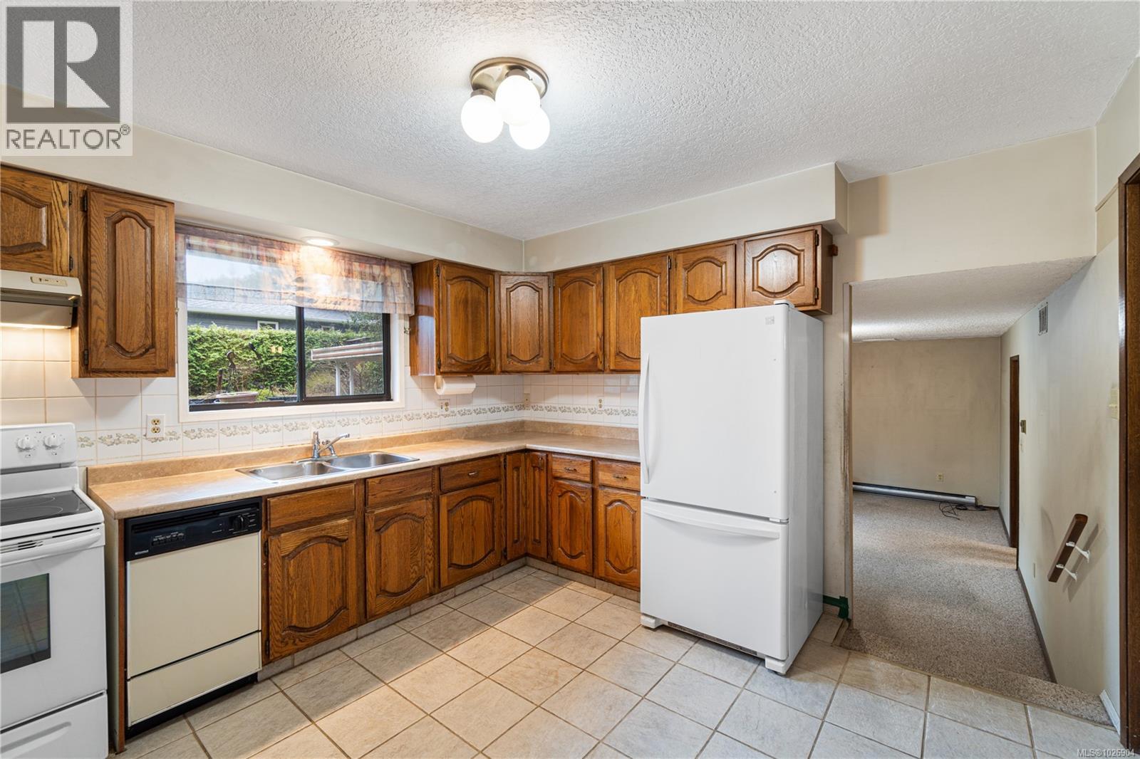 666 Tamarack Dr, Qualicum Beach