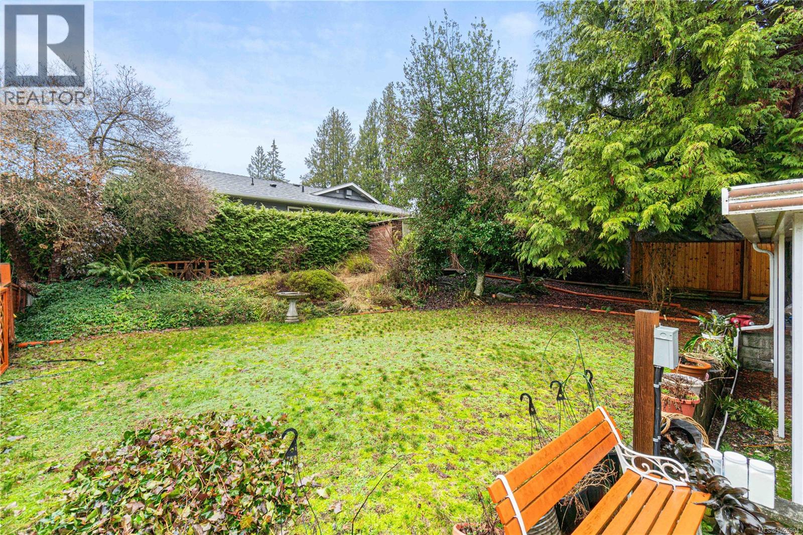 666 Tamarack Dr, Qualicum Beach