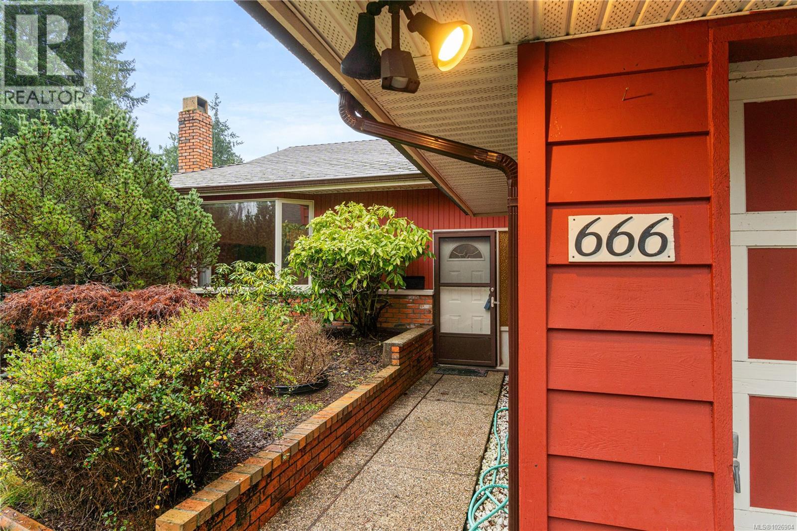 666 Tamarack Dr, Qualicum Beach