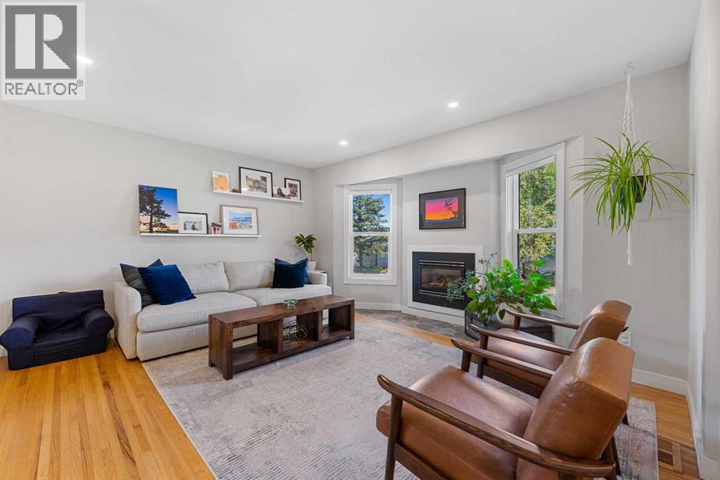 15 Fielding Drive SE - Photo 3 of 50, Calgary, Alberta