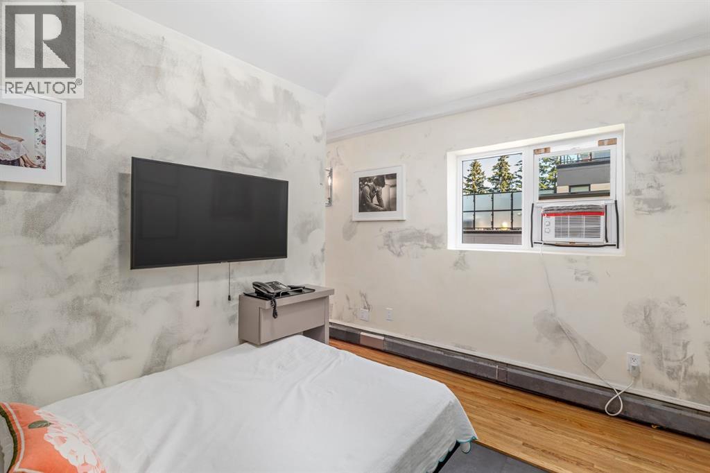 Single Family House for Sale in    Avenue SW Mission Calgary 