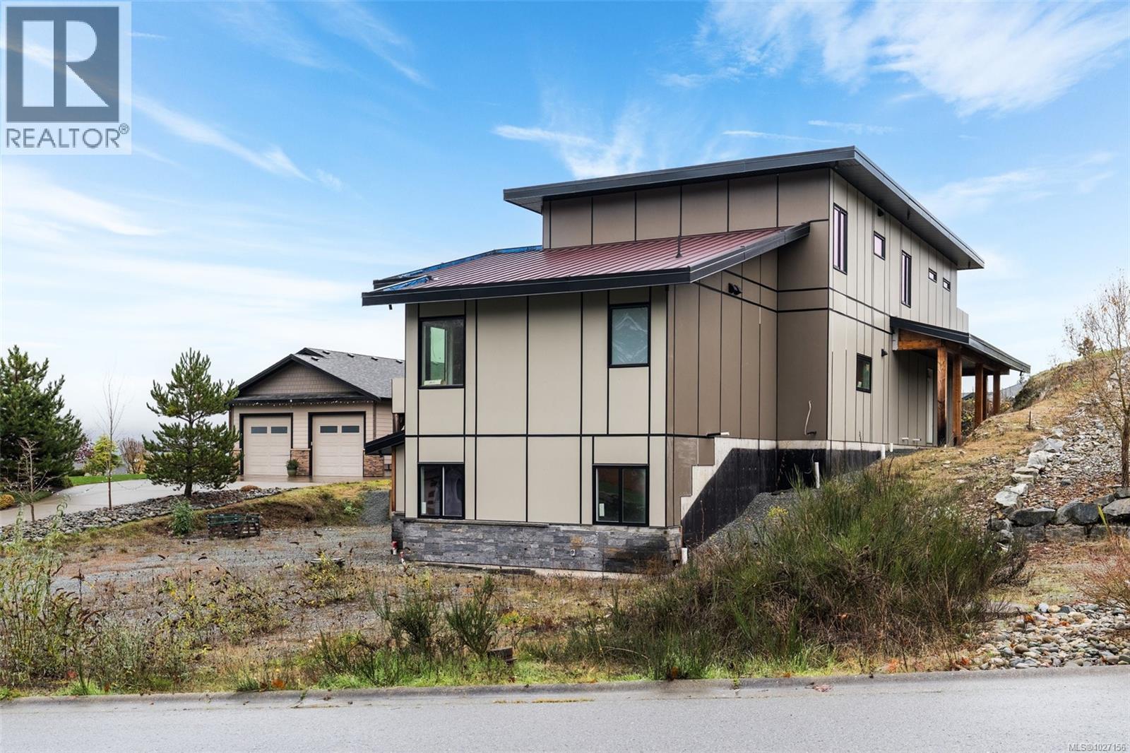 654 SENTINEL Dr - 9