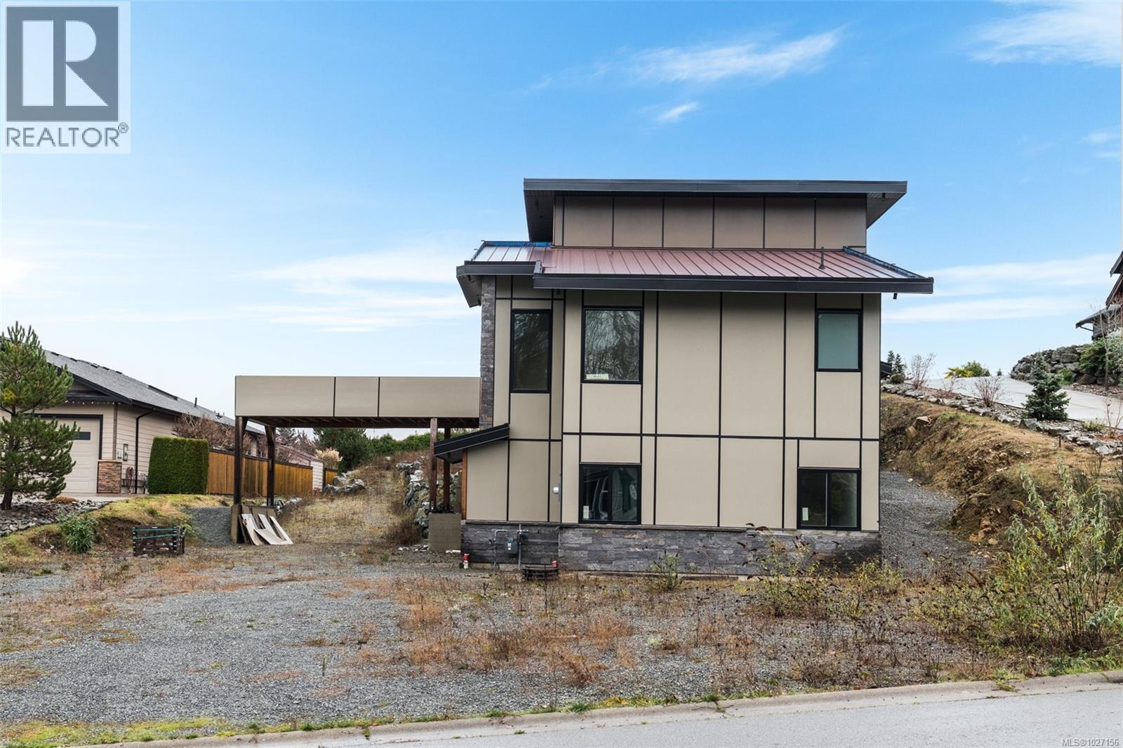 654 SENTINEL Dr - 8