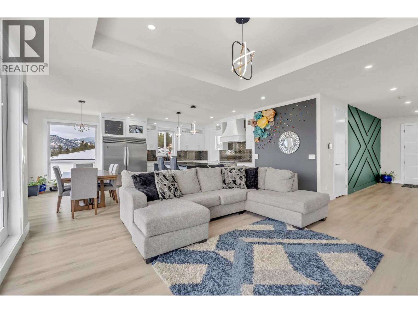 2719 HAWTHORN Drive, Penticton