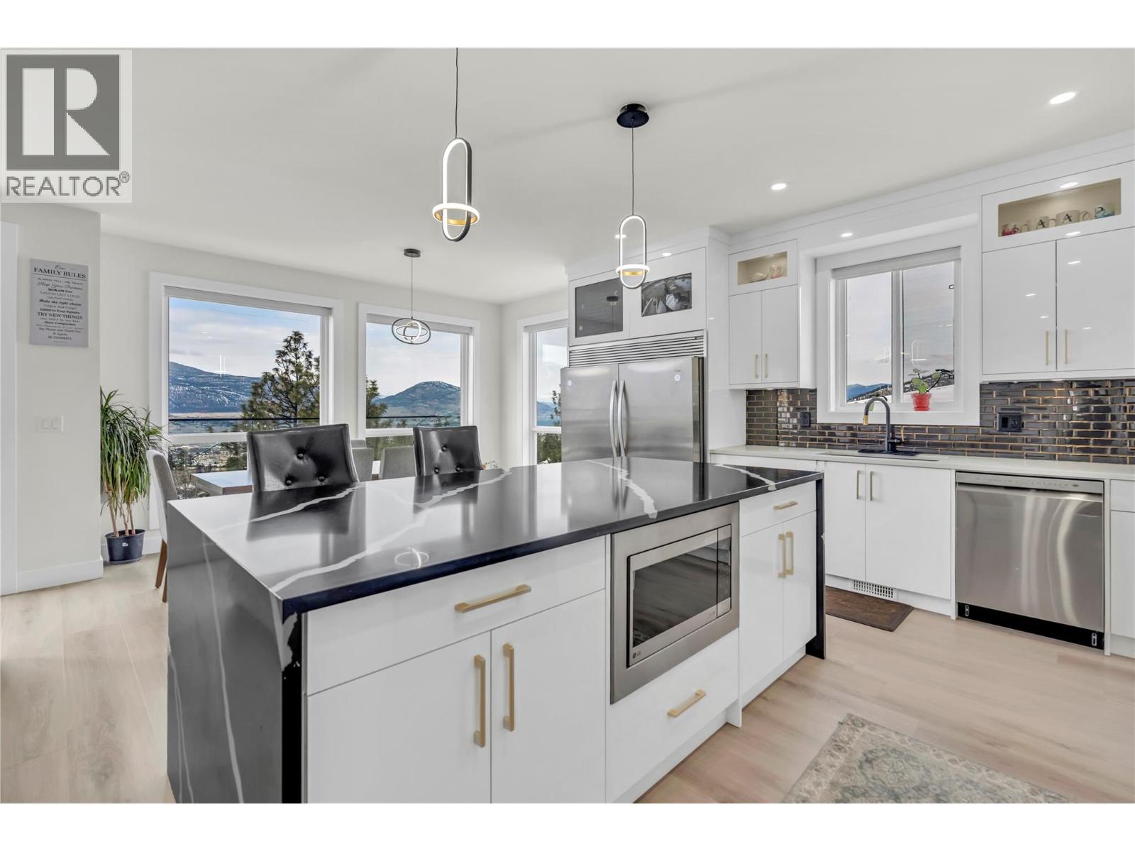 2719 HAWTHORN Drive, Penticton