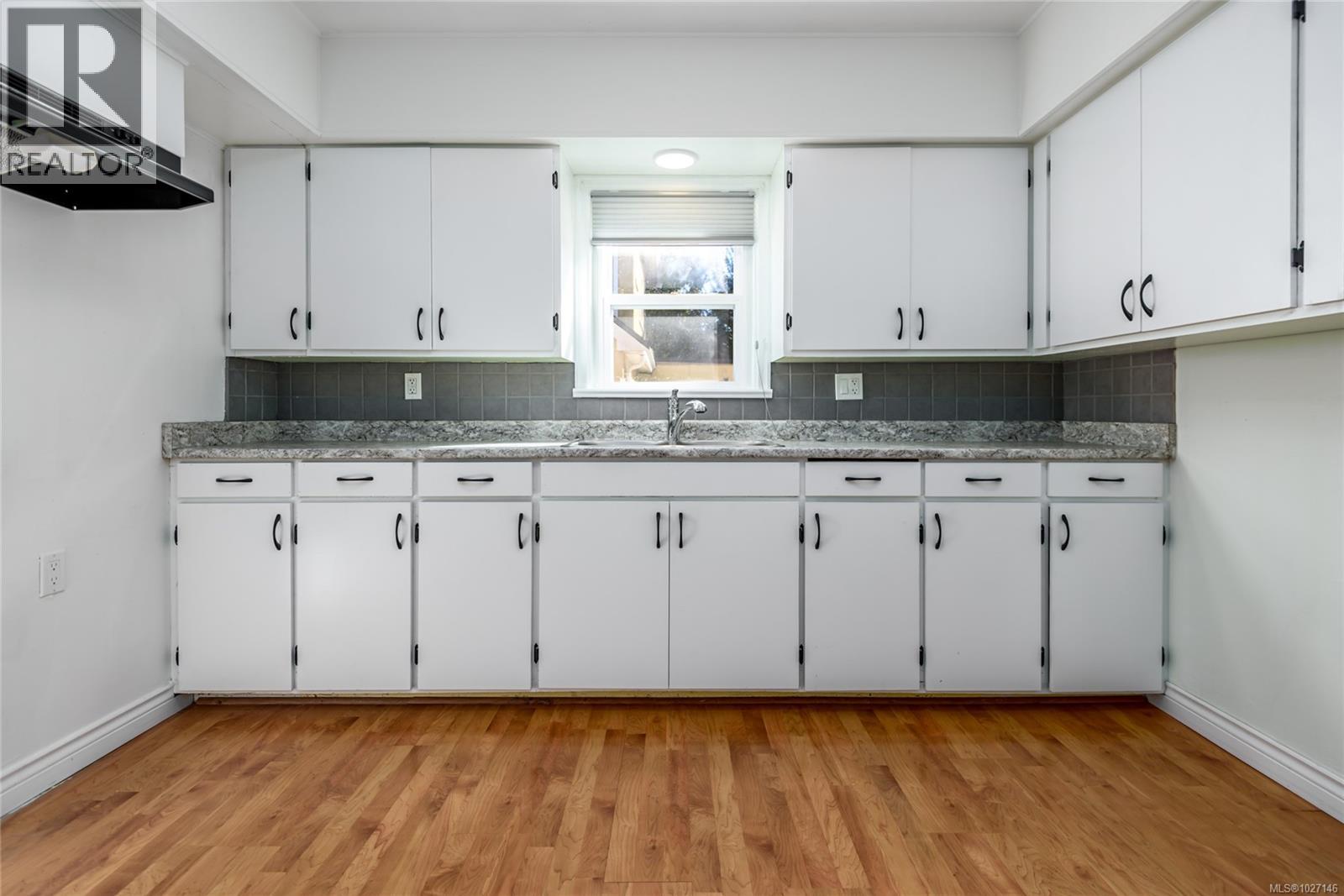 649 McPhee Ave - 10