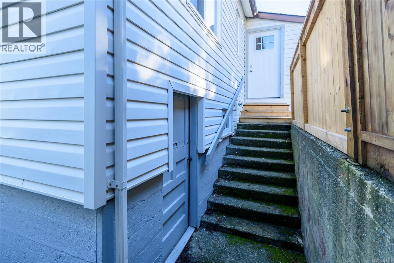 649 McPhee Ave - 33