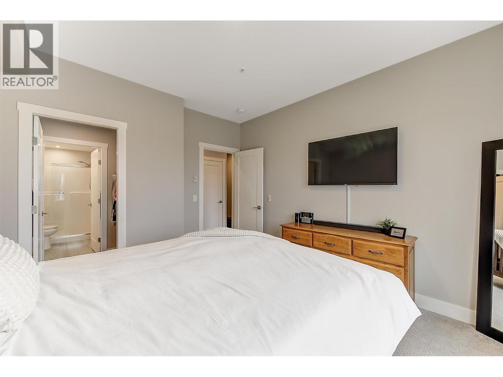 201 3090 Burtch Road, Kelowna