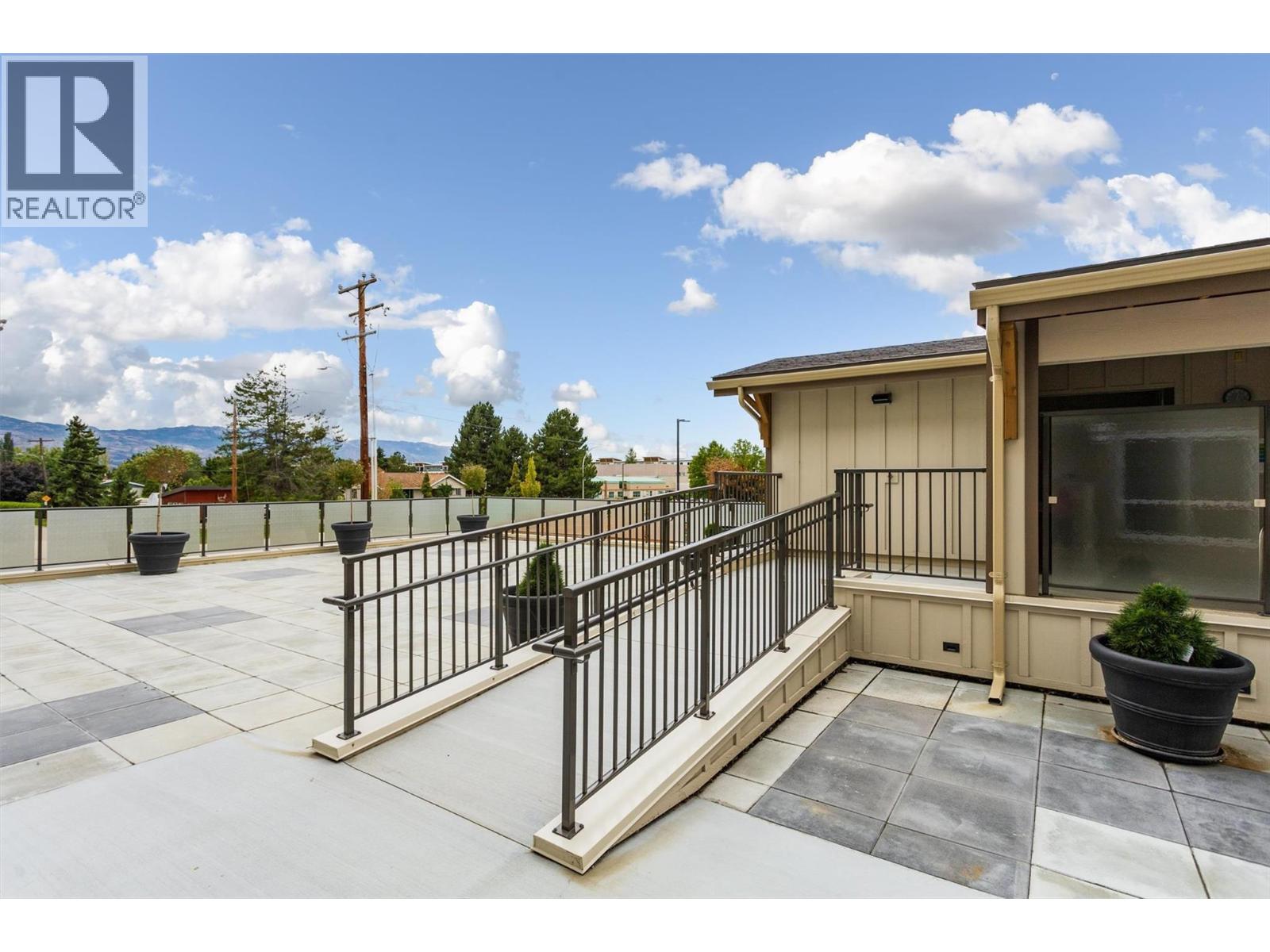 201 3090 Burtch Road, Kelowna