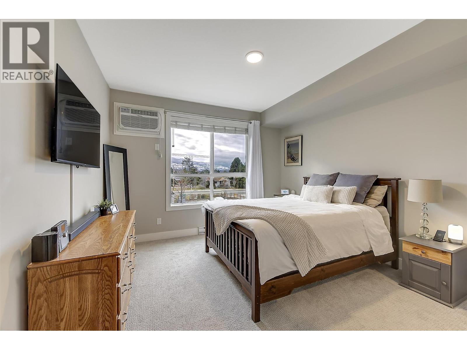 201 3090 Burtch Road, Kelowna