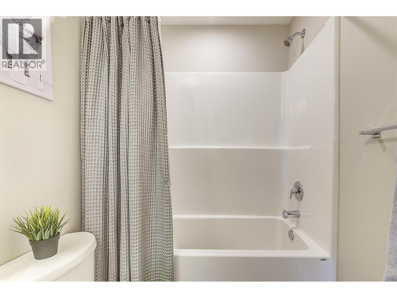 201 3090 Burtch Road, Kelowna