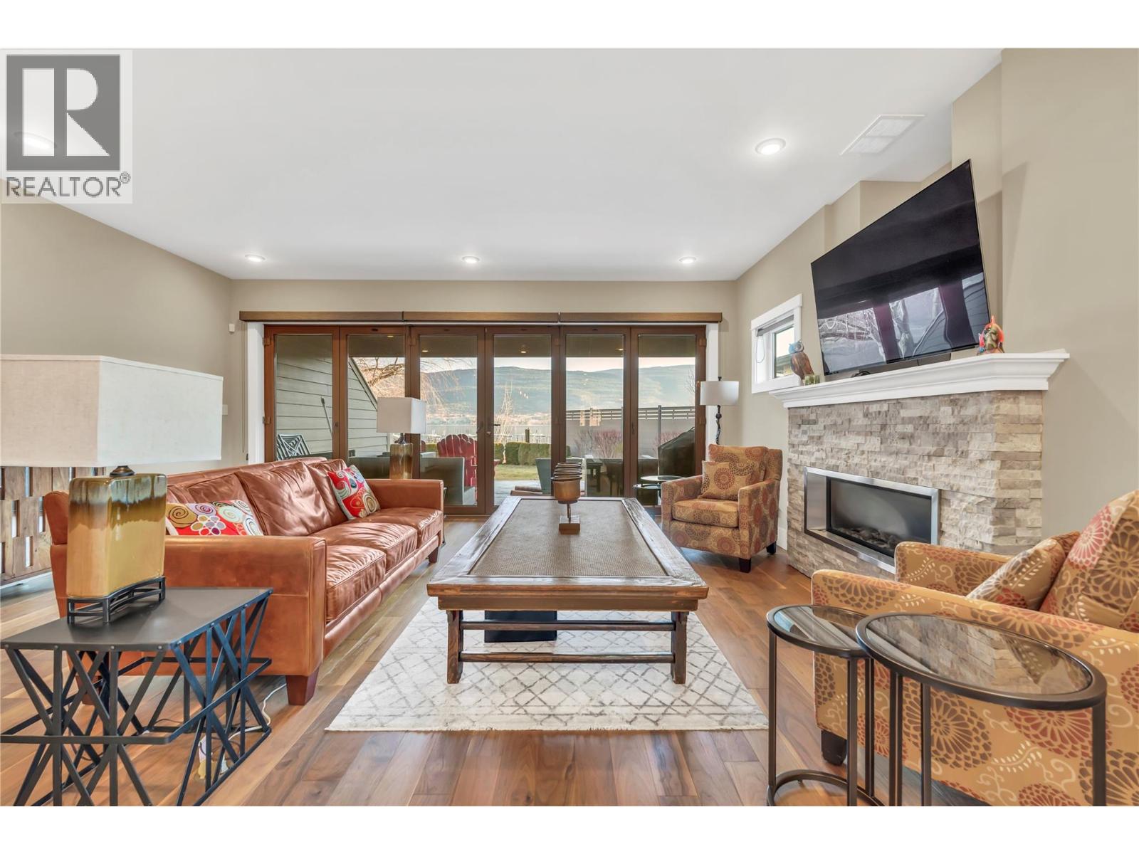 2820 Landry Crescent, Summerland