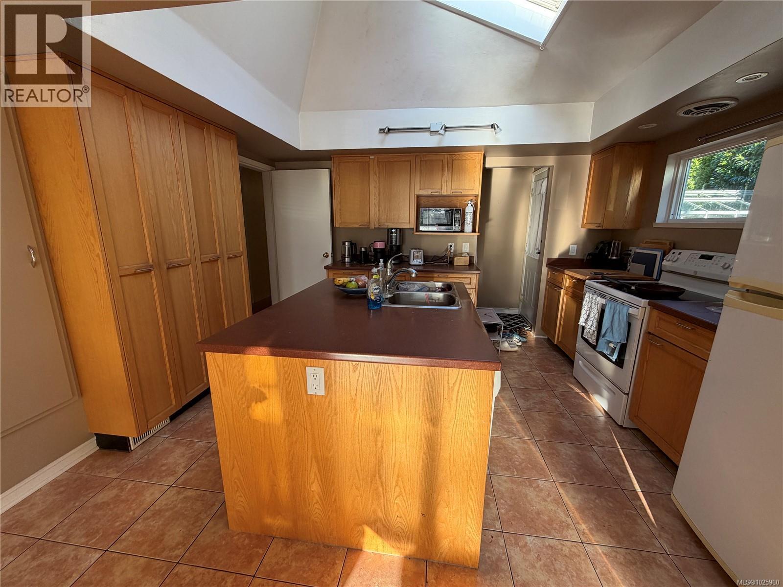  2684 Sea View Road, Saanich