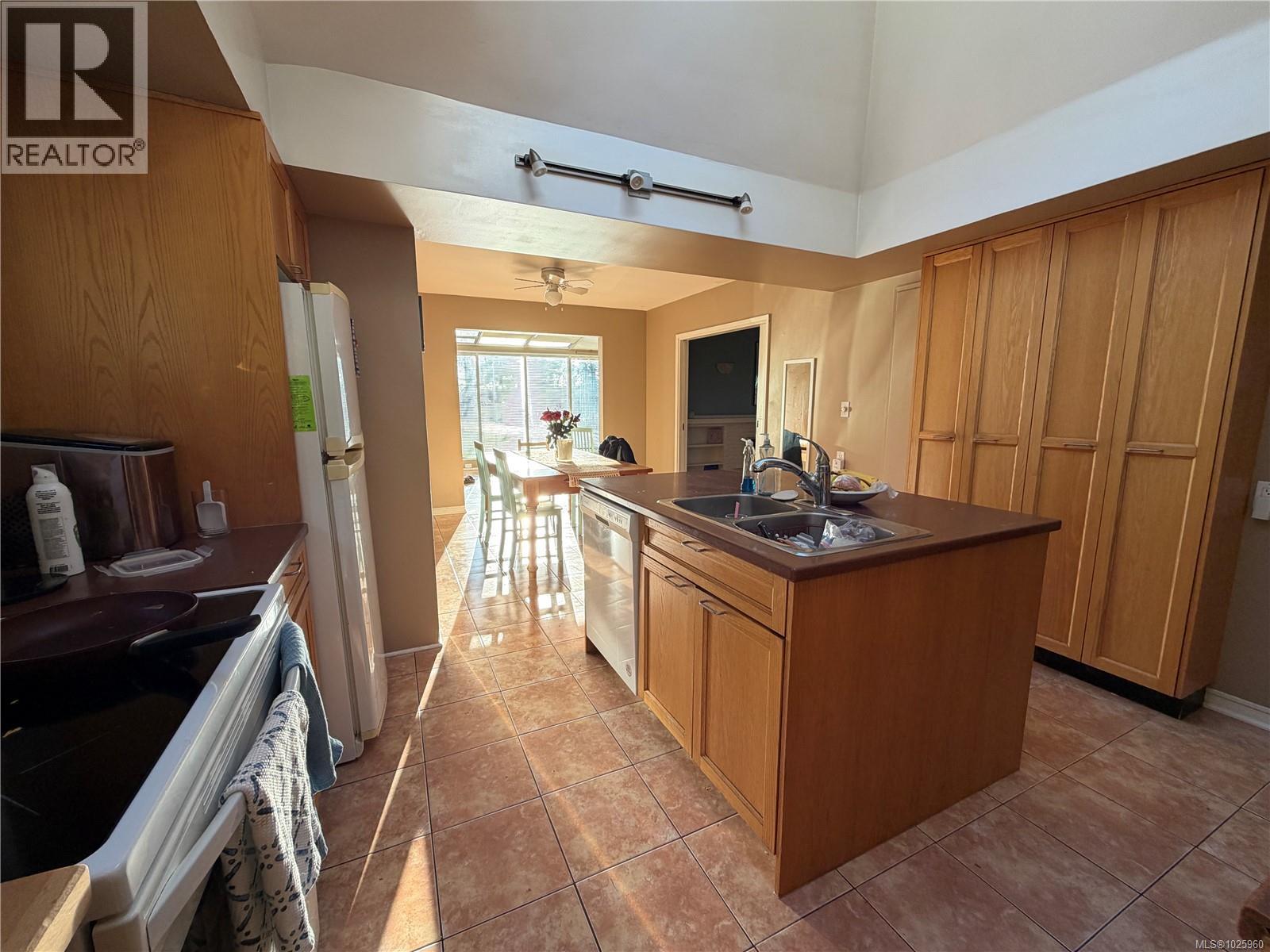  2684 Sea View Road, Saanich