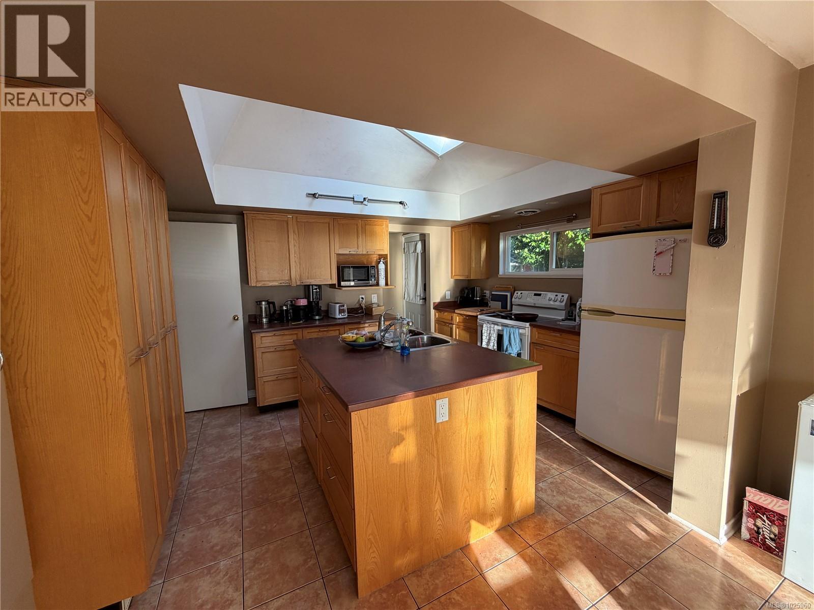  2684 Sea View Road, Saanich