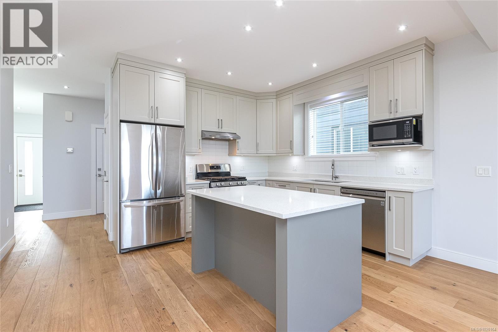  914 Peace Keeping Crescent, Langford