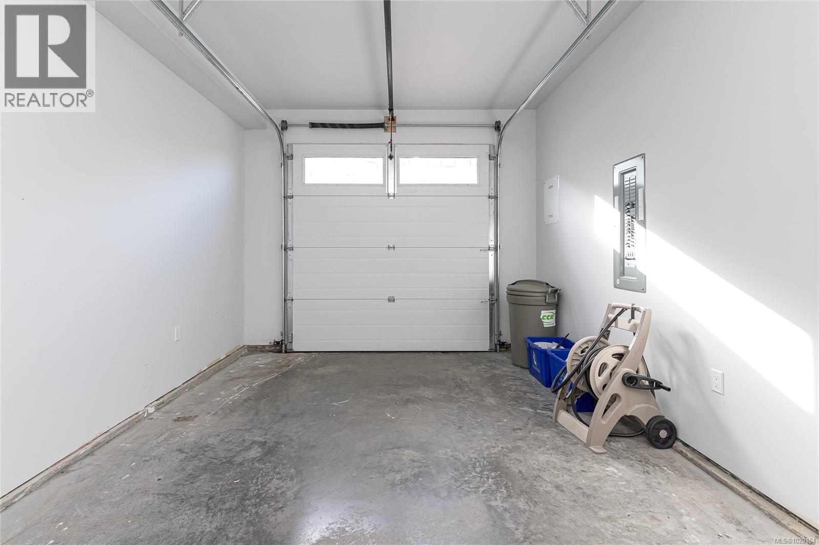  914 Peace Keeping Crescent, Langford